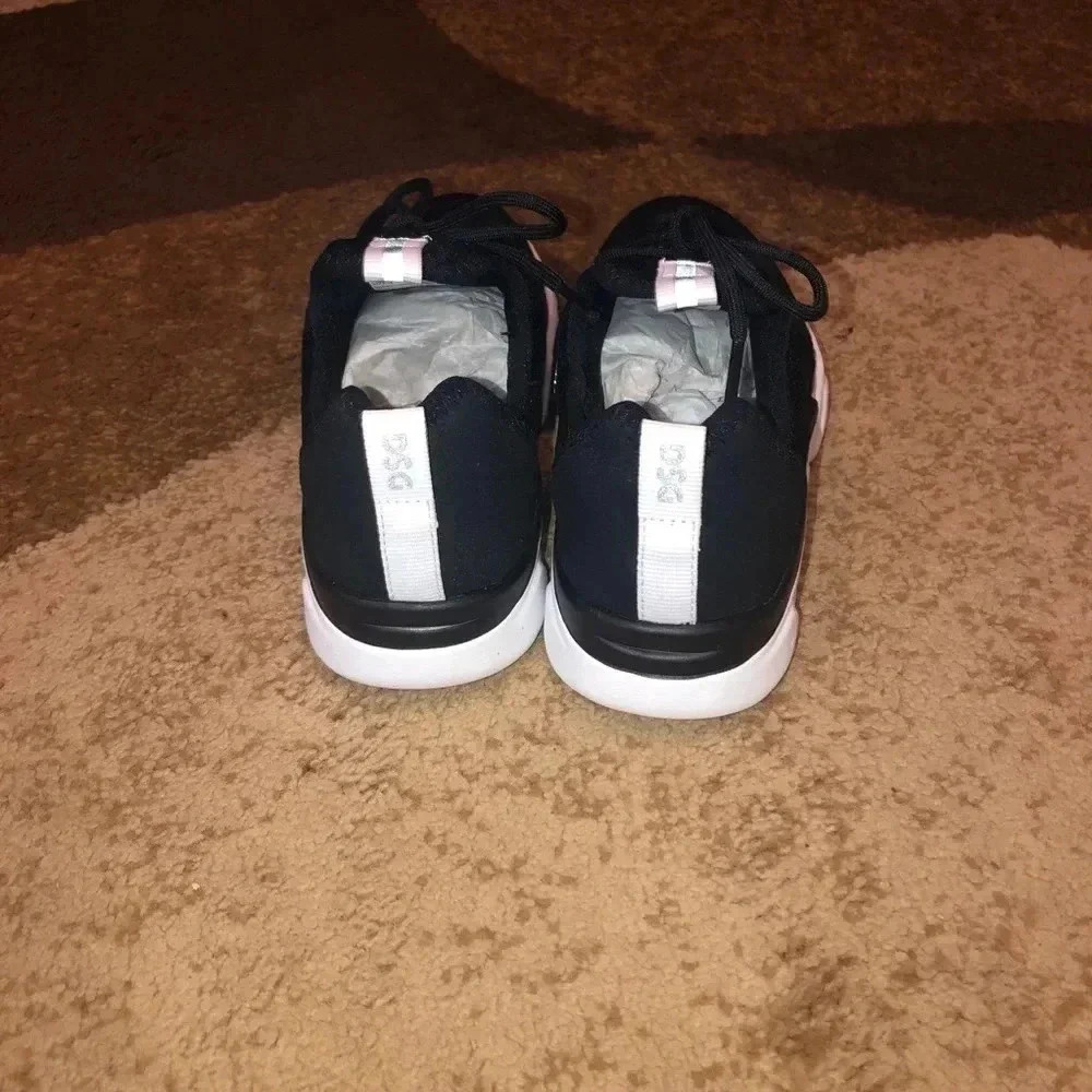 Dsg kids shoes - black and white sz 1 - Picture 3 of 4